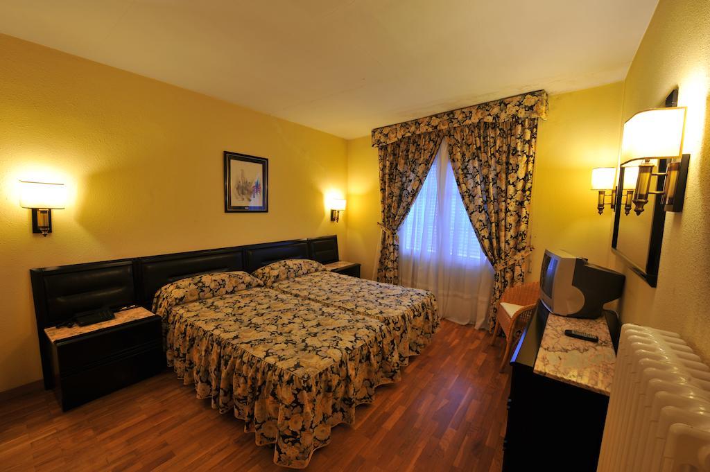 Hotel Tall De Conill Capellades Стая снимка